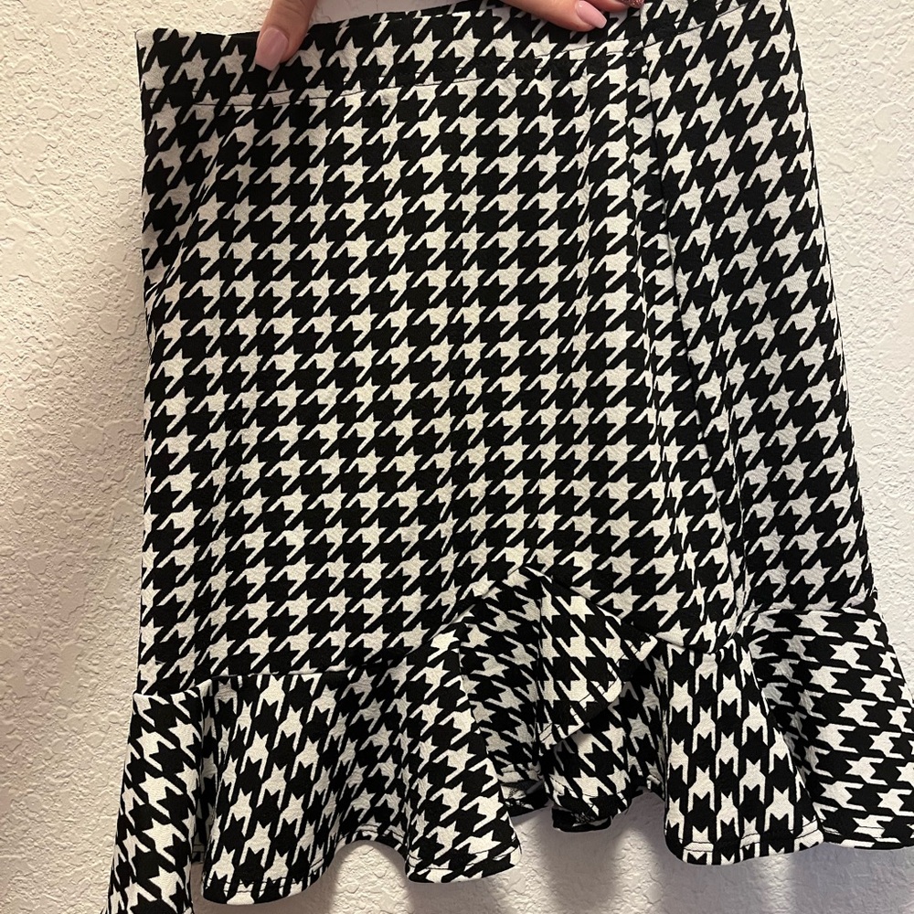 Black and White Houndstooth Skirt